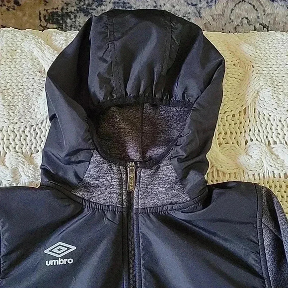 Umbro Youth Large Hooded Fleece Zip-Up Athletic Jacket‎ Unisex Black and Gray - Picture 8 of 11
